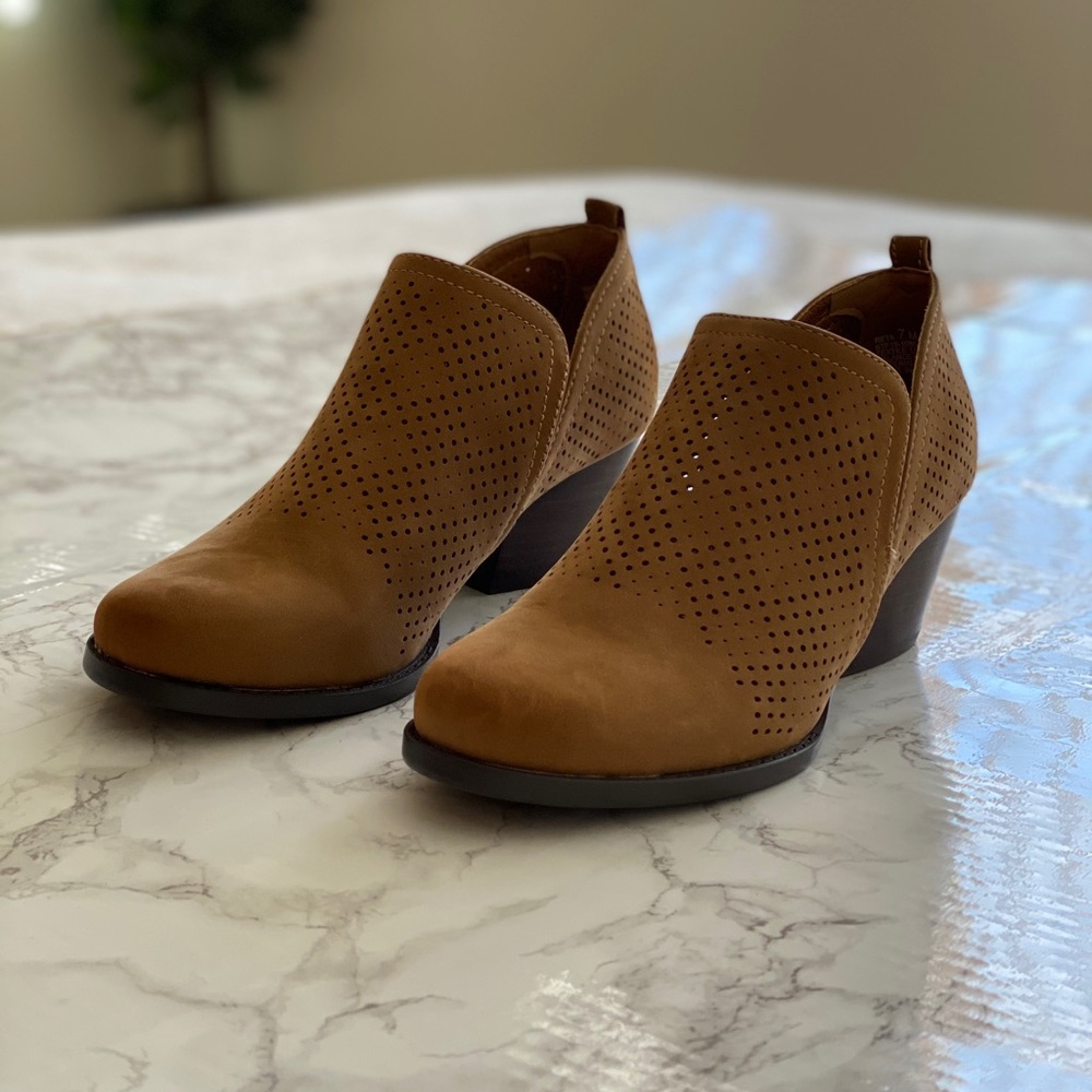 Bare Traps Booties - Picture 9 of 9